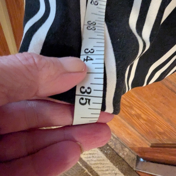 Elle Black and White Sleeveless V-Neck A-Line Dress - Picture 6 of 7